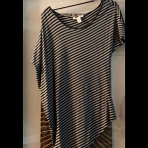 Kenneth Cole Black/ Gray Stripped Top drapes